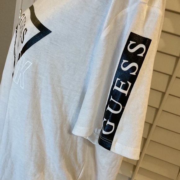 Bundle of 2 Guess Brand V-neck Short Sleeve Cotton Tee Shirts Both Size Large L - Picture 6 of 17